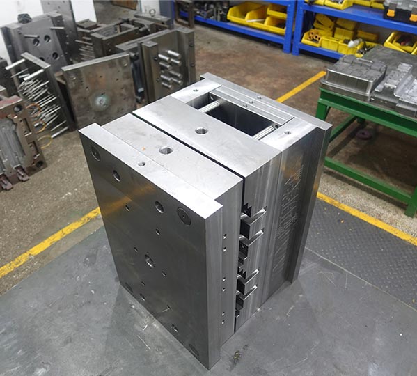HTT-G001 射出成形金カスタムプラスチック人形クラス